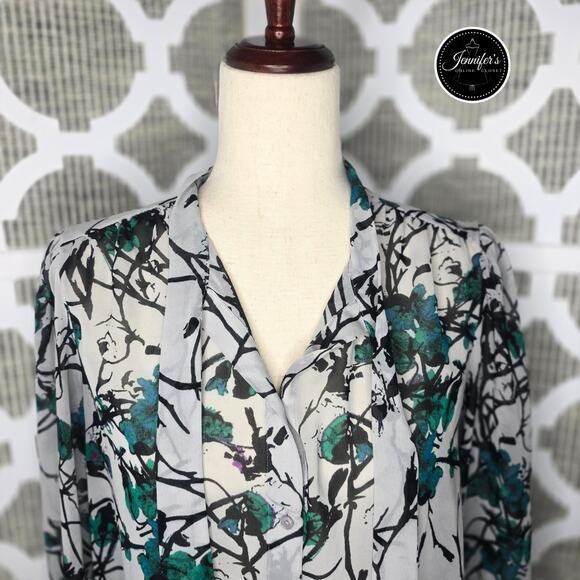 3/$30 LOFT Gray Semi-Sheer Abstract Floral Watercolor Tie Neck Blouse Size M - Picture 7 of 14
